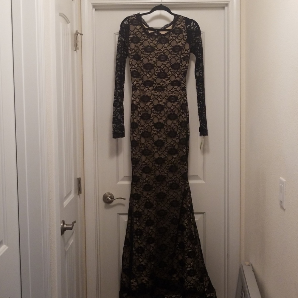 Long sleeve dress.never worn. Fits like a 6.